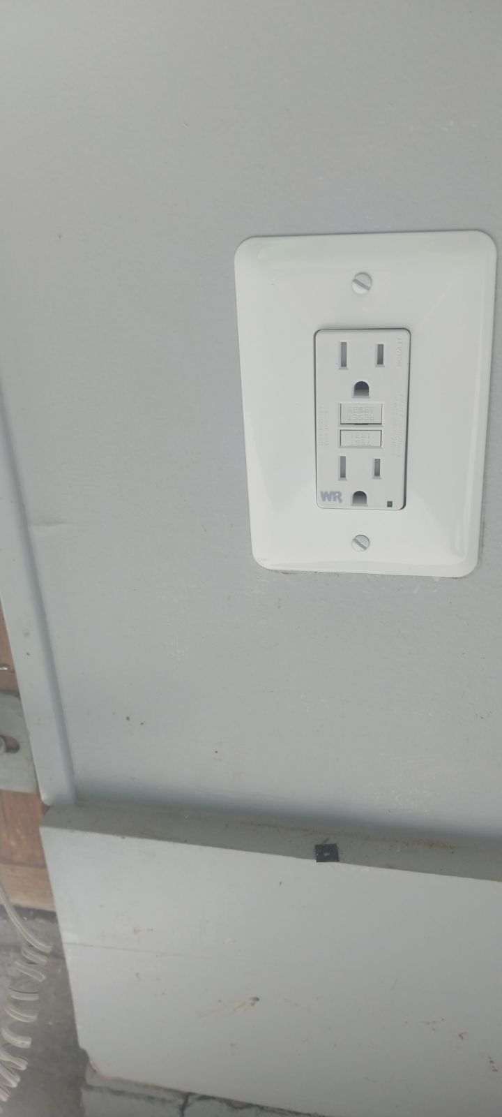 Weather-resistant GFCI outlet installation